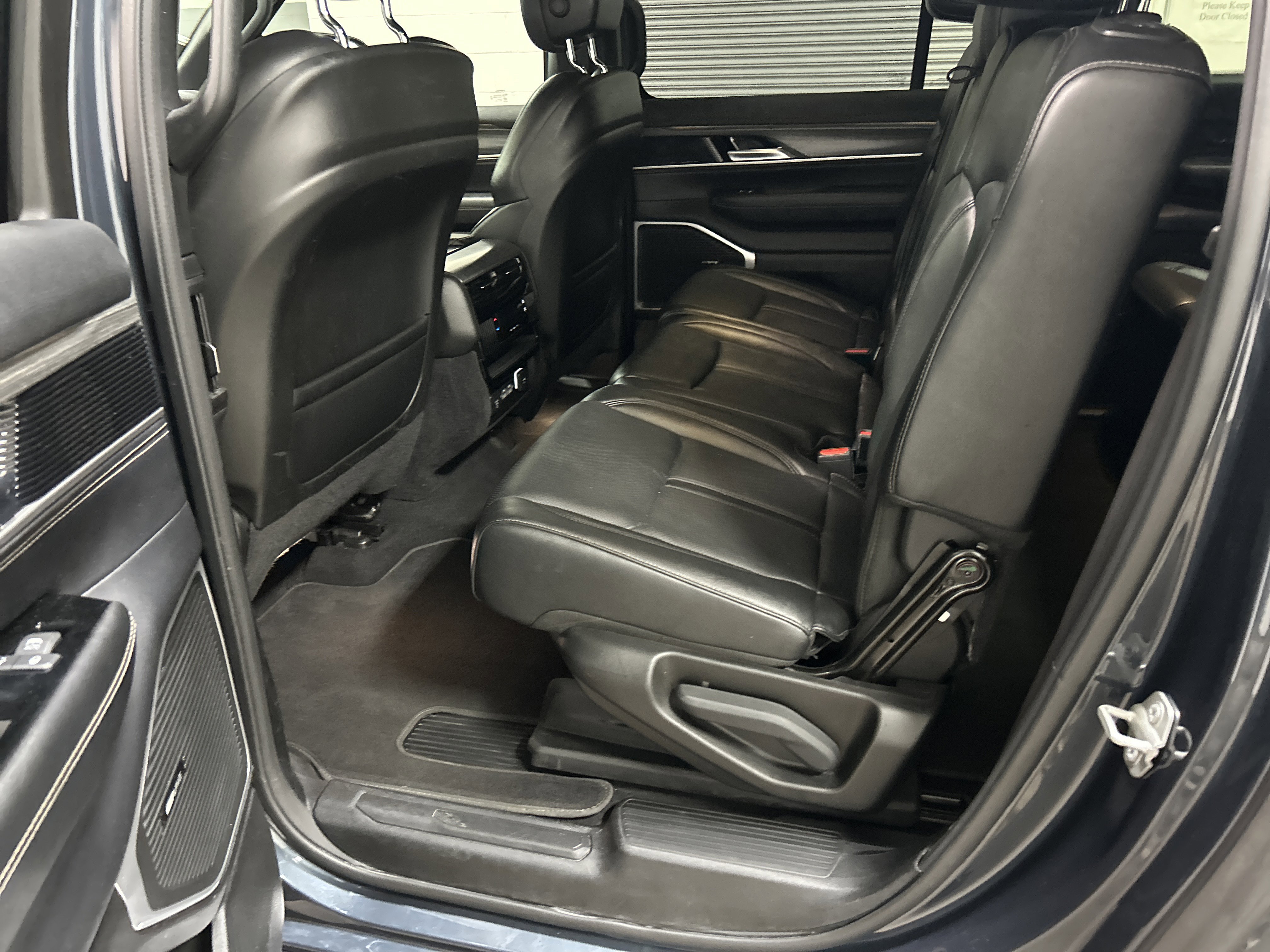 Used 2023 Jeep Wagoneer L Series II image 27