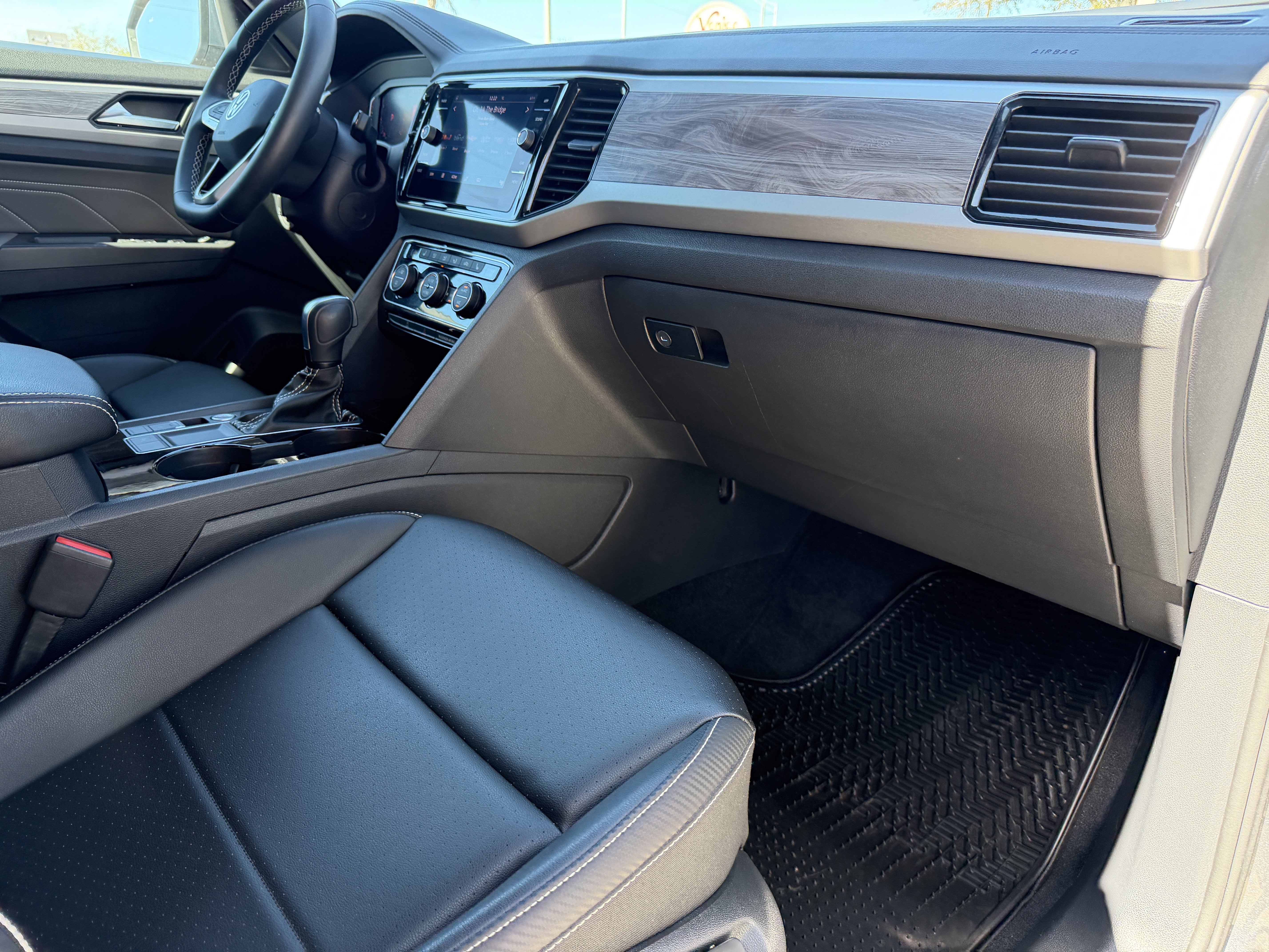 Used 2023 Volkswagen Atlas Cross Sport SE w/ Panoramic Sunroof Package image 13