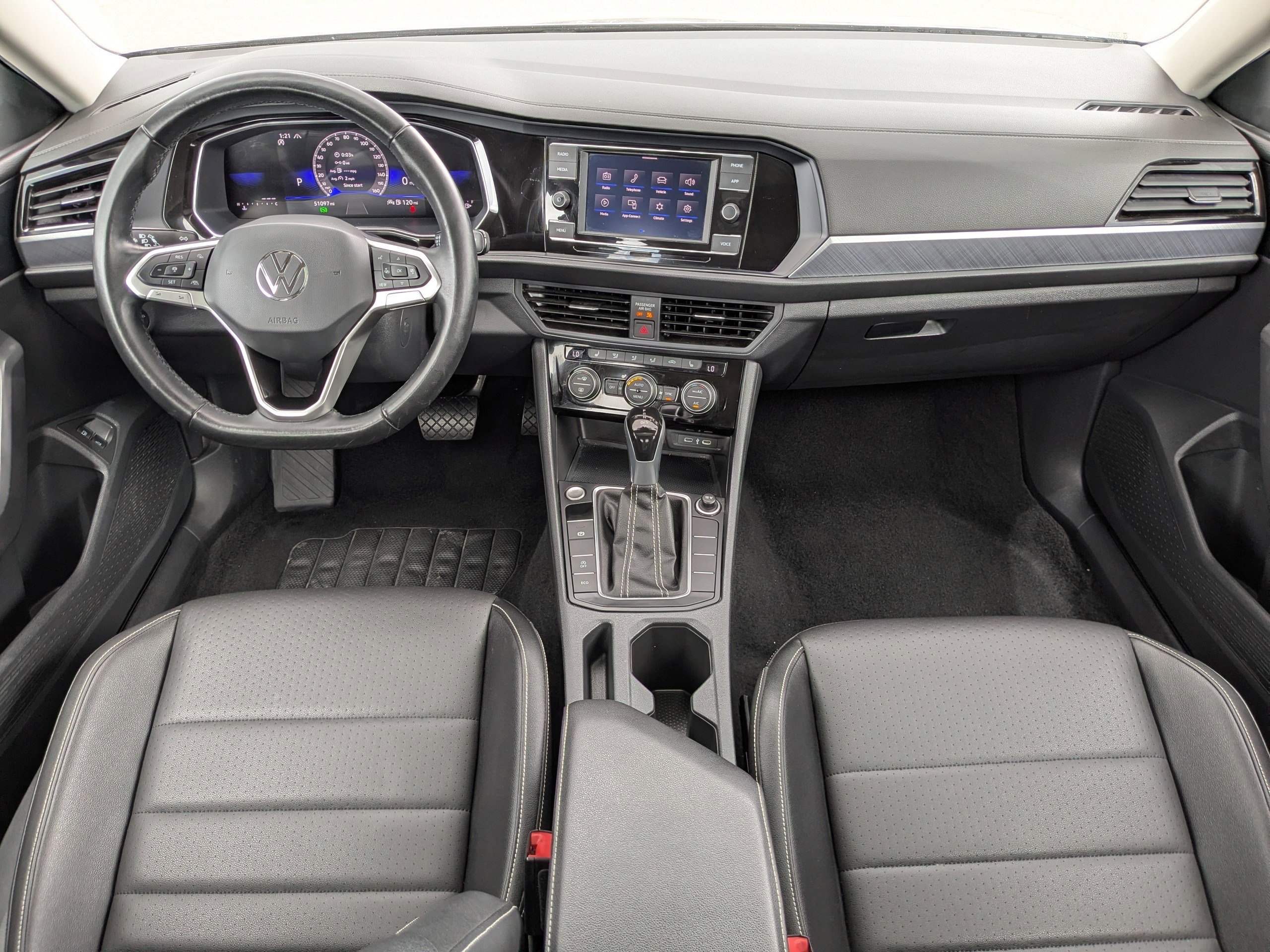 Used 2024 Volkswagen Jetta SE FWD image 13