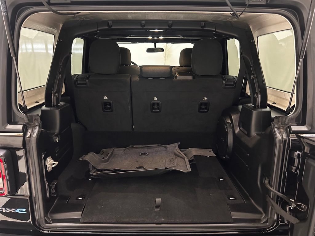 Used 2023 Jeep Wrangler Unlimited w/ Cold Weather Group AWD/4WD image 9