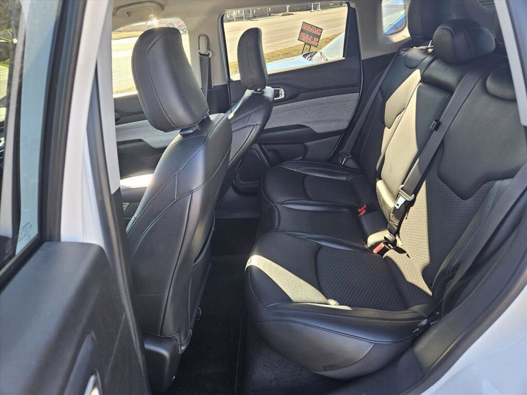Used 2022 Jeep Compass Latitude FWD image 14
