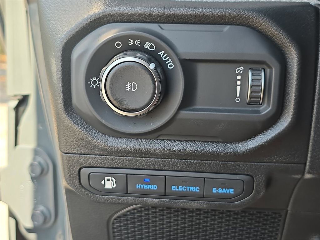 Used 2024 Jeep Wrangler Unlimited w/ Convenience Group AWD/4WD image 33