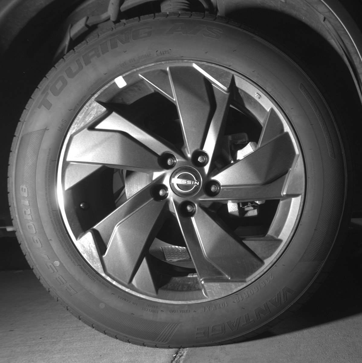 Used 2025 Nissan Rogue SV FWD image 13