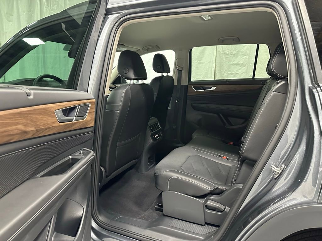 Used 2025 Volkswagen Atlas SE AWD/4WD image 43