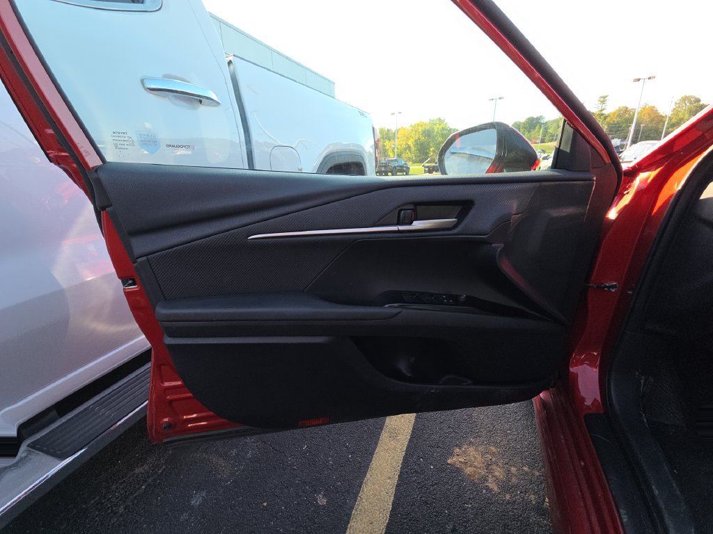 Used 2025 Toyota Camry SE w/ Convenience Package FWD image 7