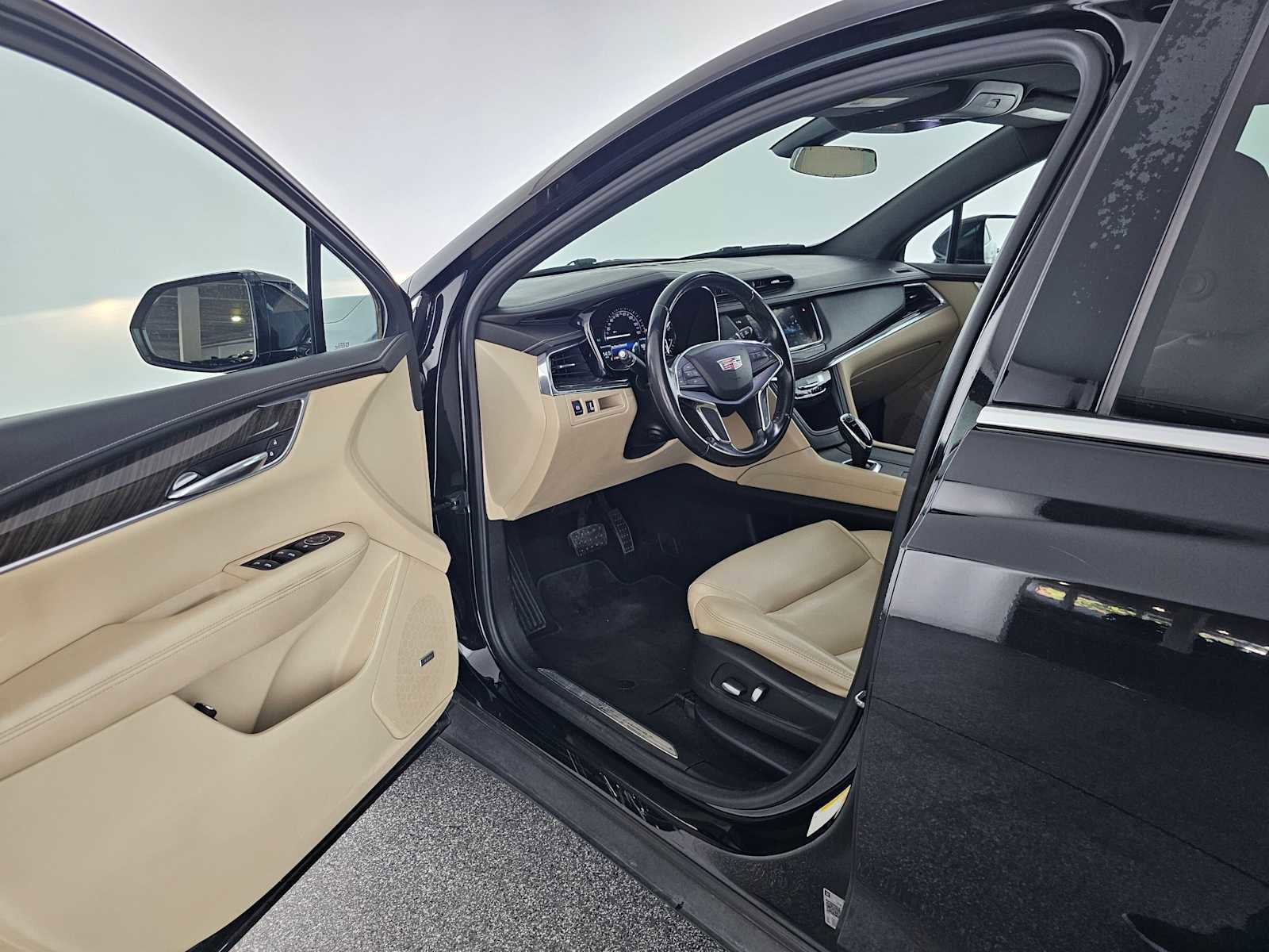 Used 2019 Cadillac XT5 FWD image 19