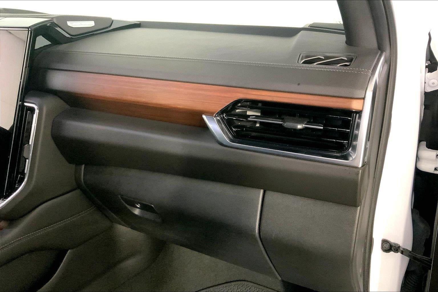 Used 2025 GMC Yukon Denali AWD/4WD image 16
