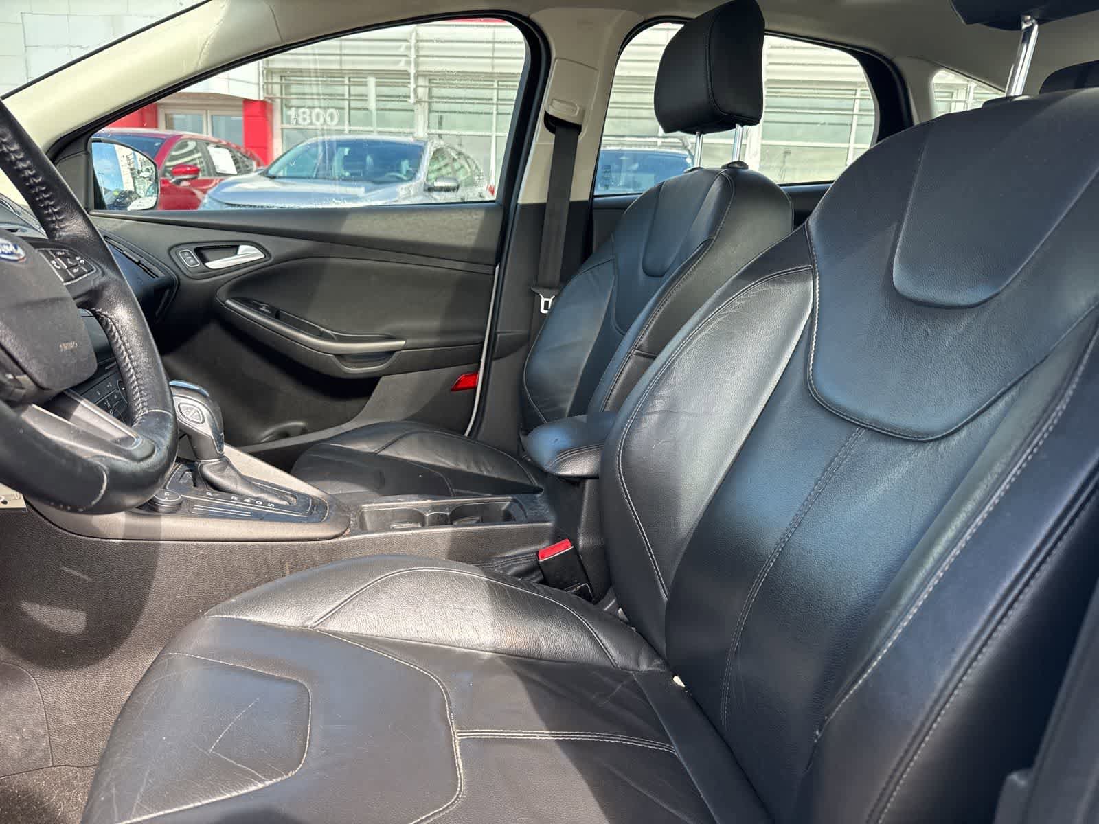 Used 2016 Ford Focus SE w/ Equipment Group 201A FWD image 14