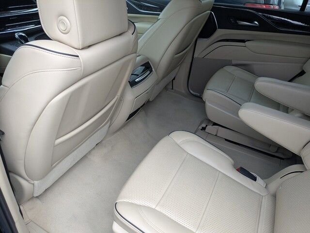 Used 2021 Cadillac Escalade Premium Luxury image 16