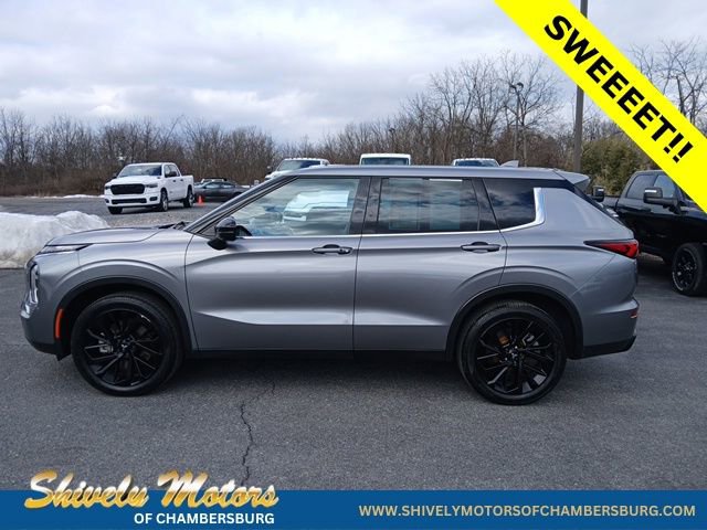 Used 2023 Mitsubishi Outlander SE Black Edition image 3