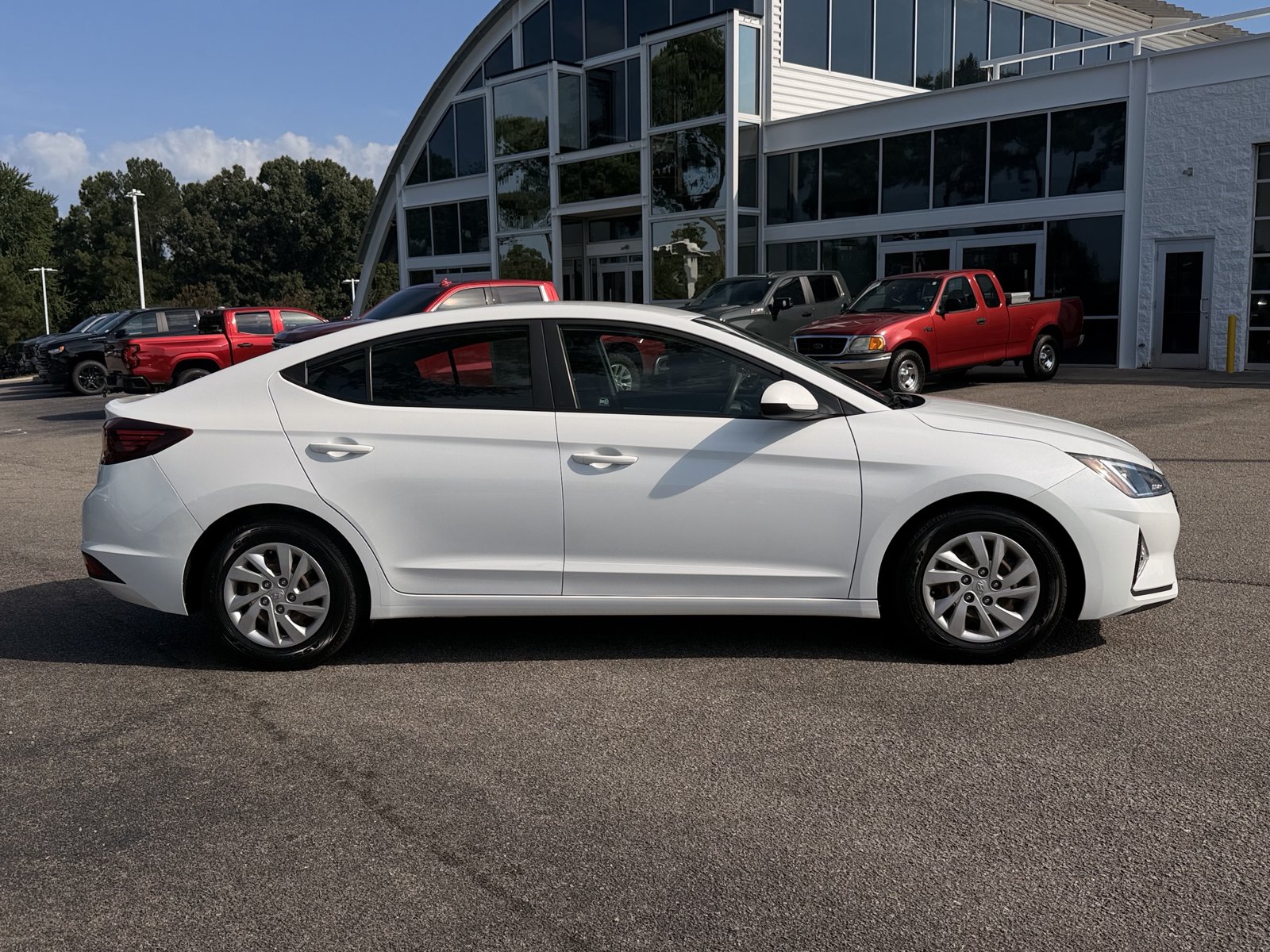 Used 2020 Hyundai Elantra SE w/ Cargo Package (C1) FWD image 13
