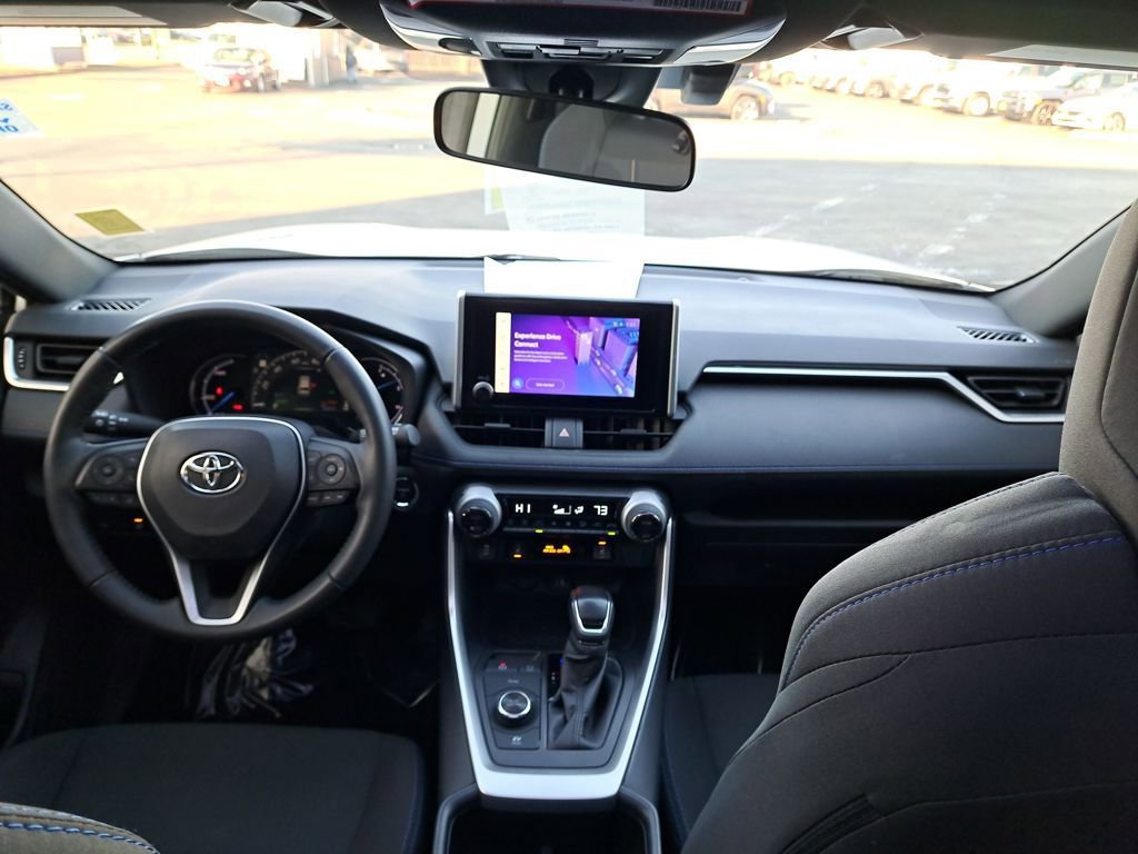 Used 2023 Toyota RAV4 SE image 18