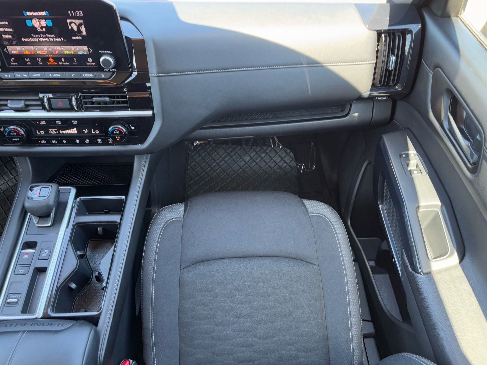 Certified 2025 Nissan Pathfinder SV image 15