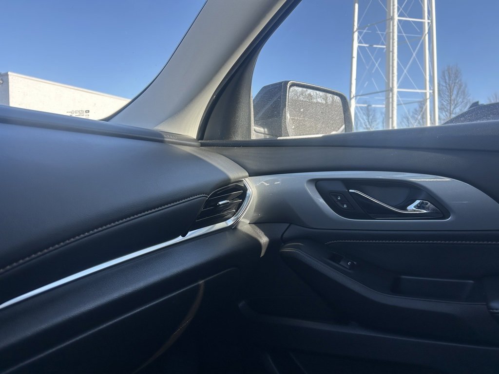 Used 2021 Chevrolet Traverse LS image 22