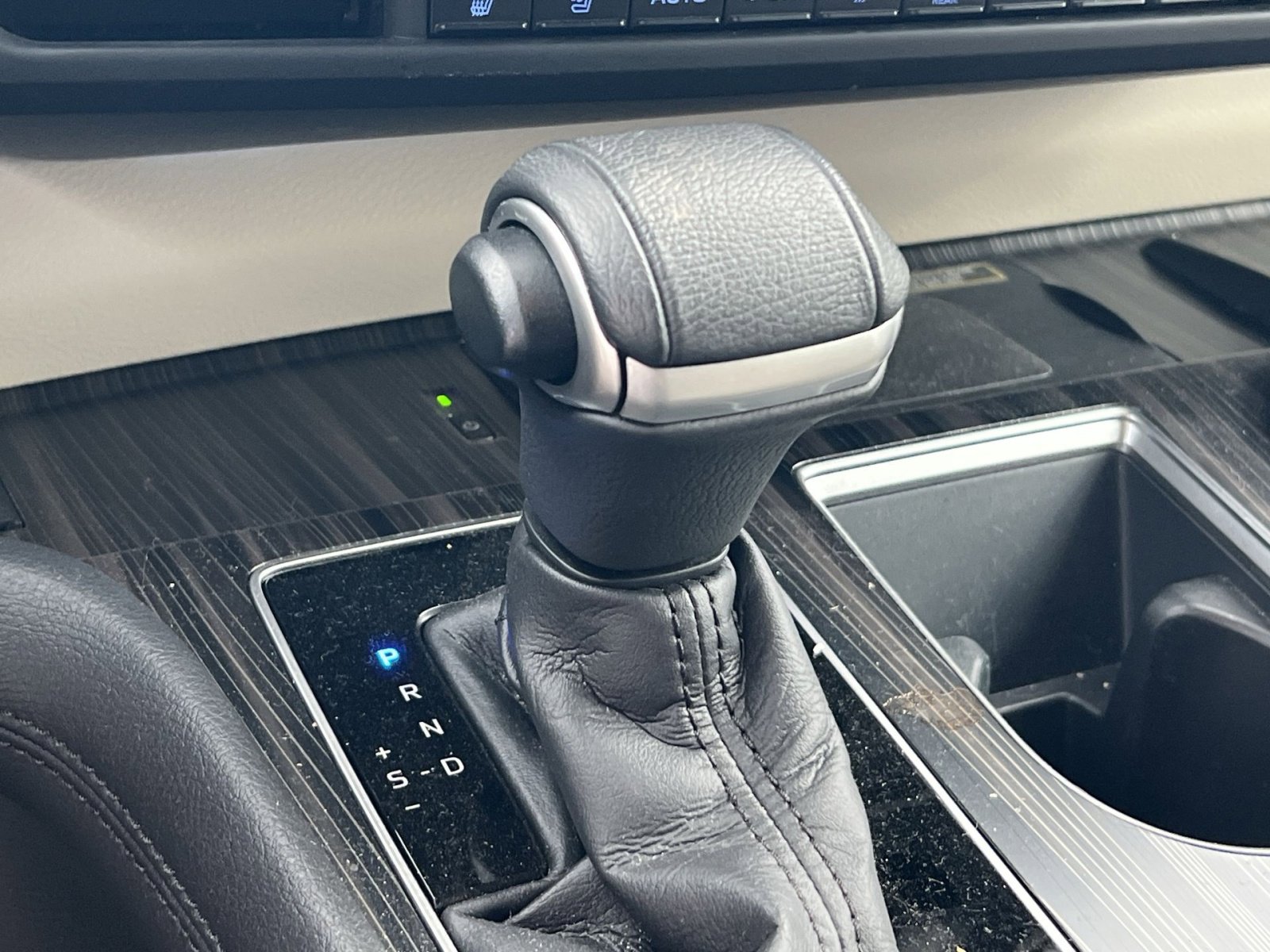 Used 2021 Toyota Sienna Limited image 21