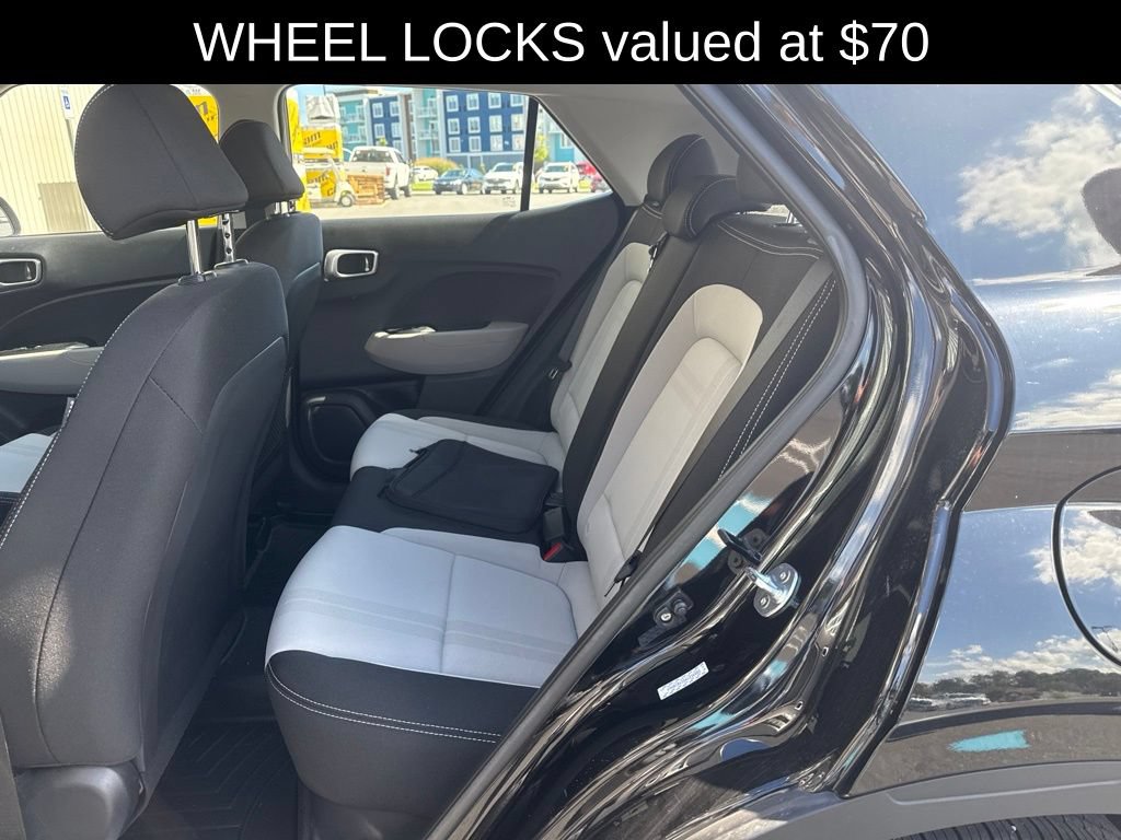 Used 2024 Hyundai Venue SEL FWD image 5