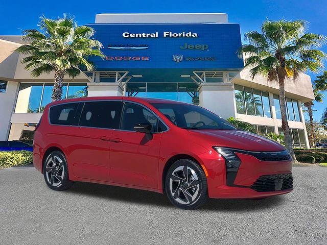 New 2027 Chrysler Pacifica Limited FWD image 2