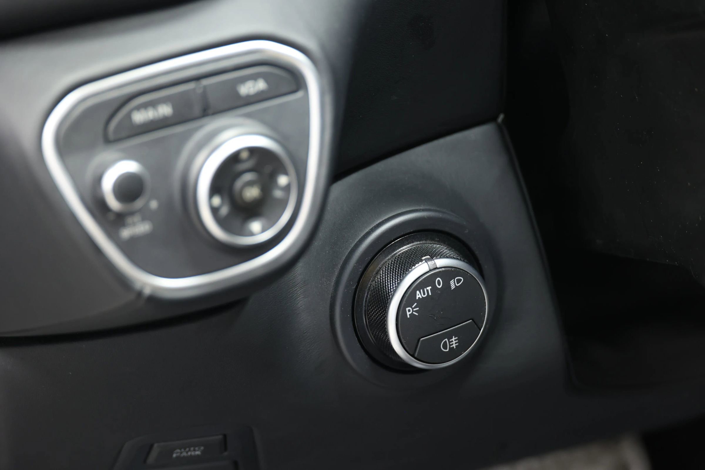 Used 2015 Ferrari California T image 24