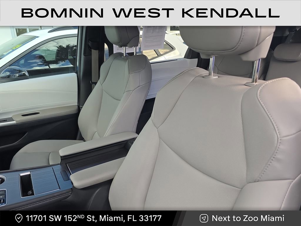 Used 2025 Toyota Sienna XLE image 16
