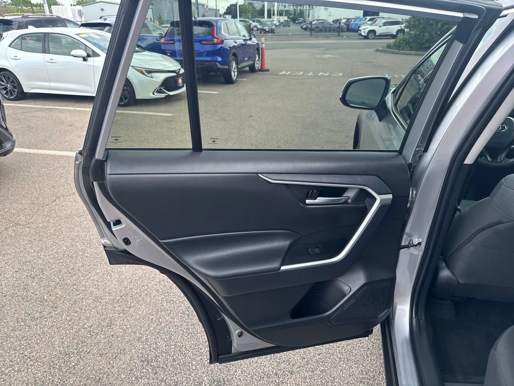 Used 2025 Toyota RAV4 XLE AWD/4WD image 37