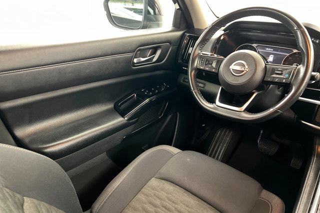 Used 2022 Nissan Pathfinder SV w/ SV Black Package FWD image 11
