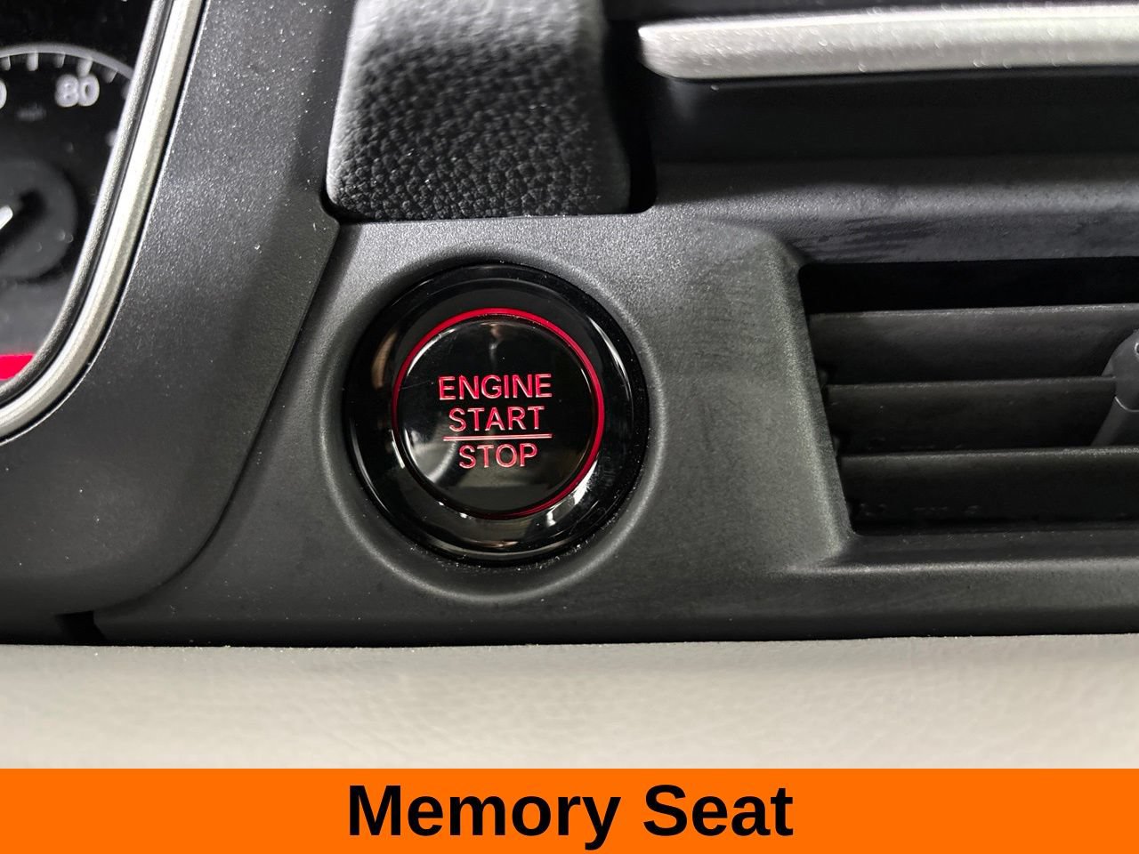 Used 2025 Honda Pilot Touring image 17