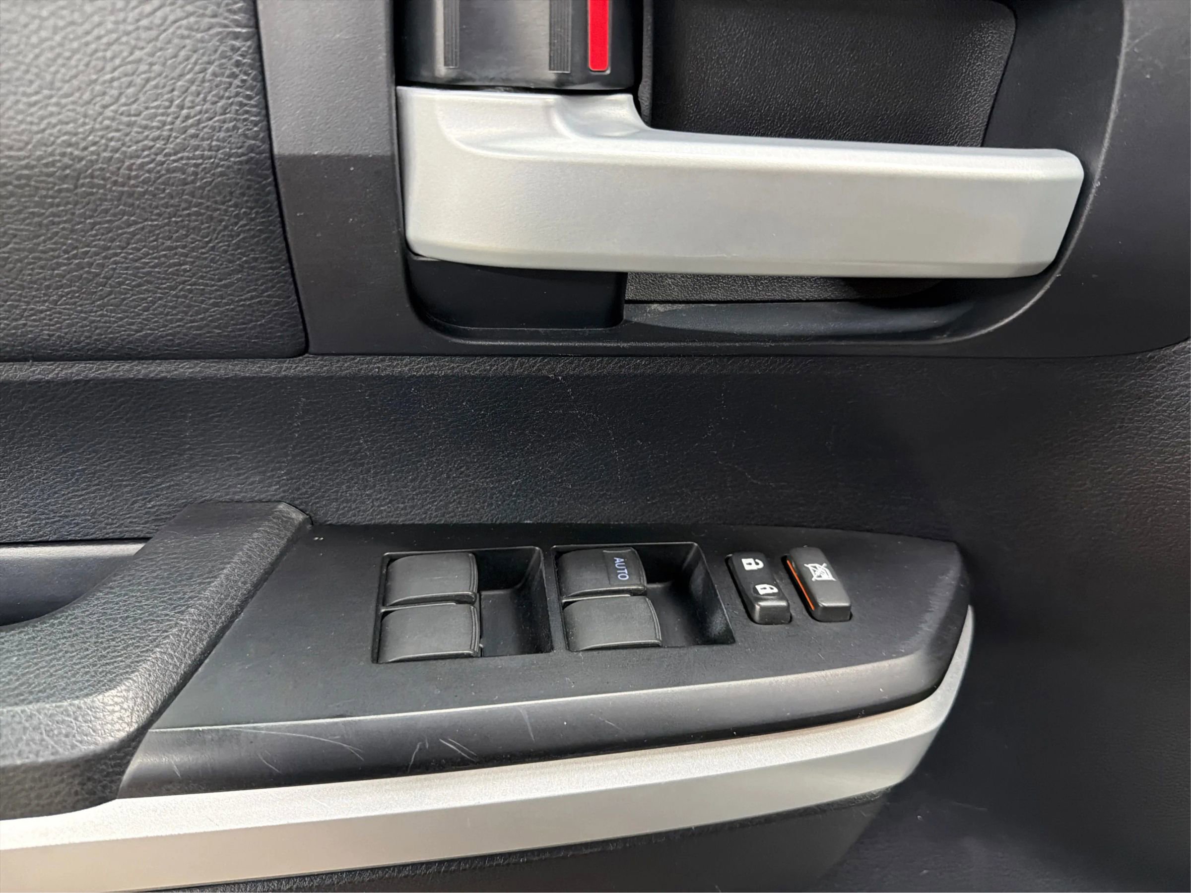 Used 2015 Toyota Tundra SR5 w/ SR5 Upgrade Package RWD image 17