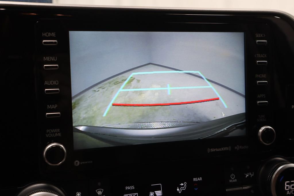 Used 2021 Toyota Highlander LE image 3
