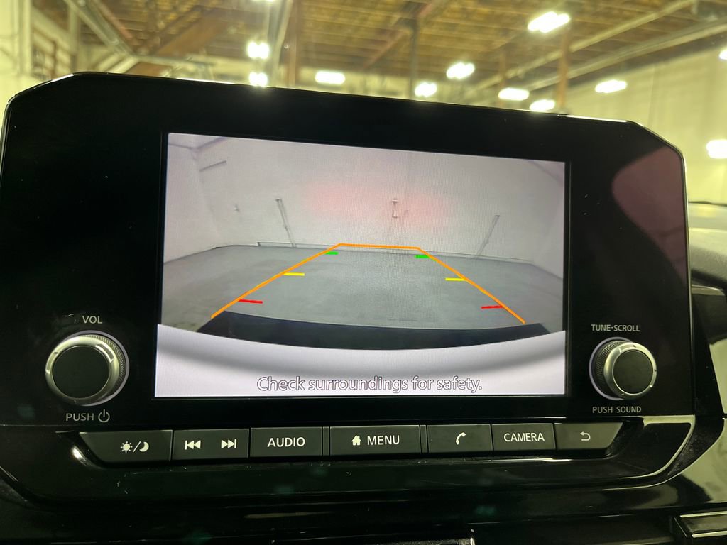 Used 2025 Nissan Pathfinder SV image 17