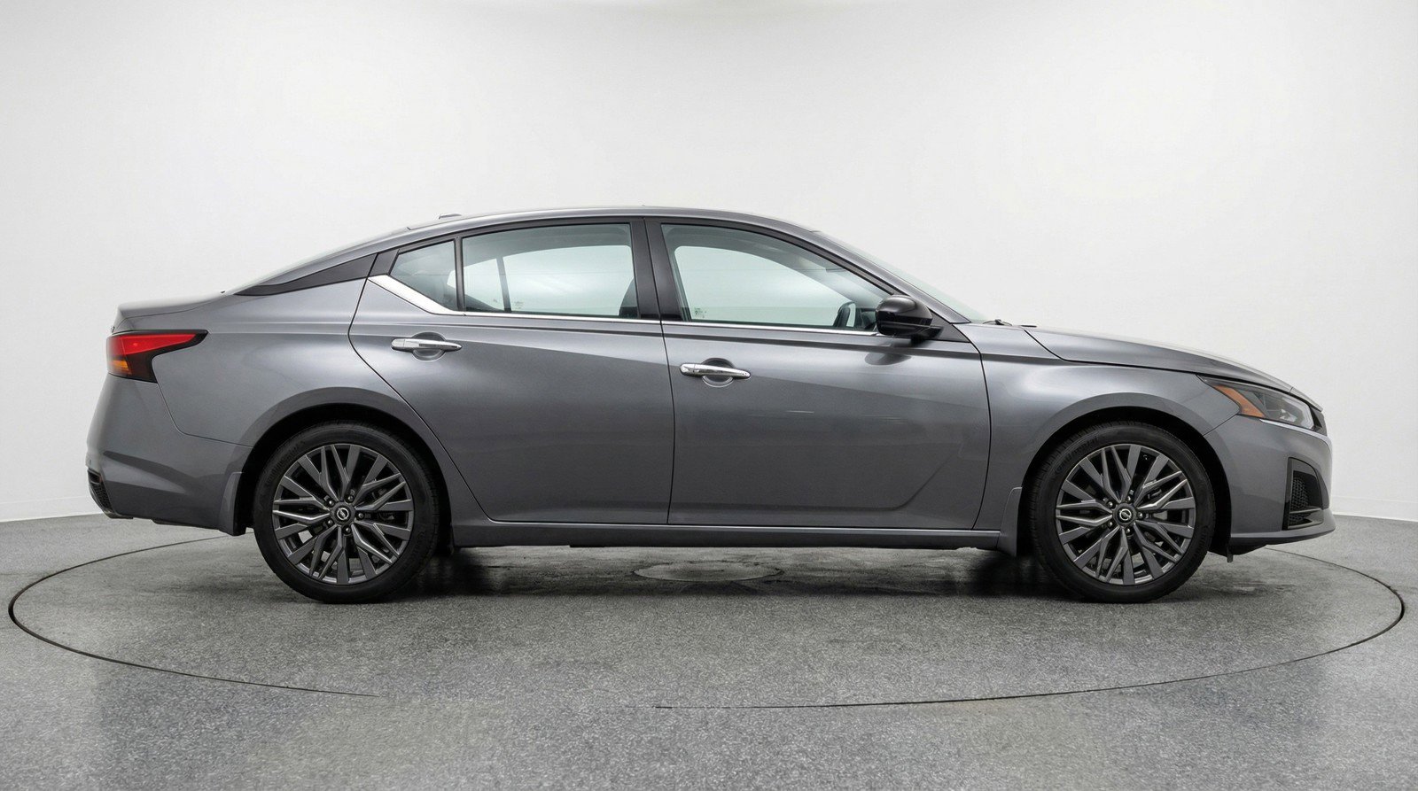 Used 2025 Nissan Altima 2.5 SV image 11