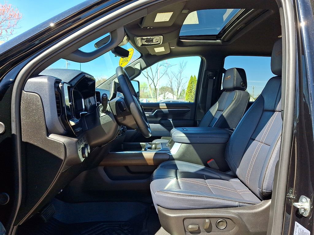 Used 2024 Chevrolet Silverado 2500 High Country w/ High Country Premium Package image 13