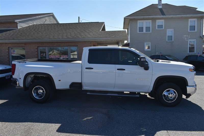 Used 2024 Chevrolet Silverado 3500 W/T image 2