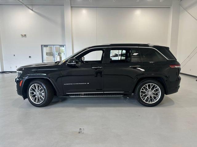 Used 2023 Jeep Grand Cherokee Summit AWD/4WD image 8