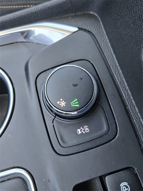 Used 2020 Chevrolet Traverse LT image 25