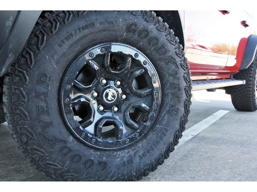 Used 2023 Ford Bronco Wildtrak image 28