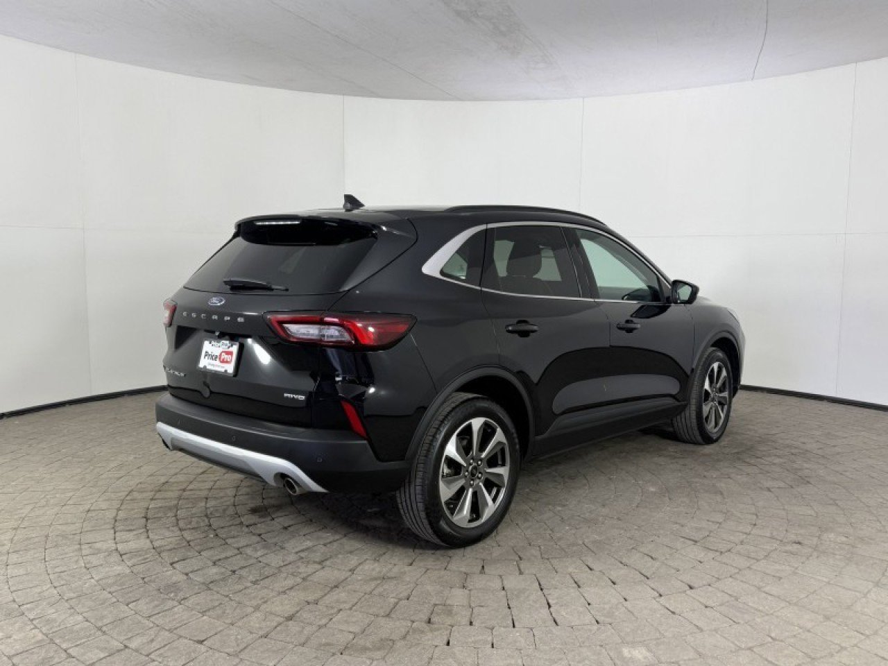 Used 2024 Ford Escape Platinum image 8