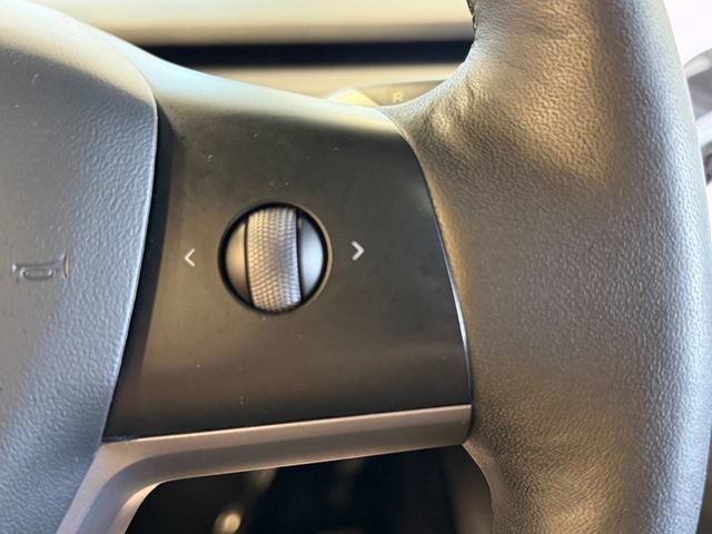 Used 2022 Tesla Model Y Performance AWD/4WD image 27