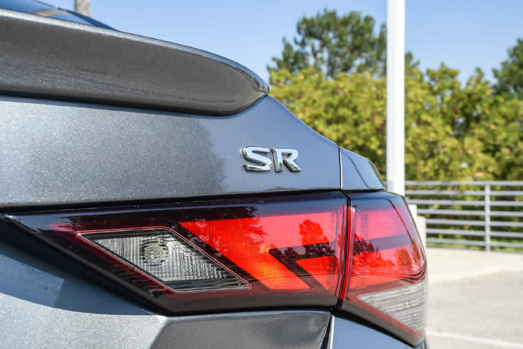 Used 2022 Nissan Sentra SR w/ Lighting Package FWD image 28
