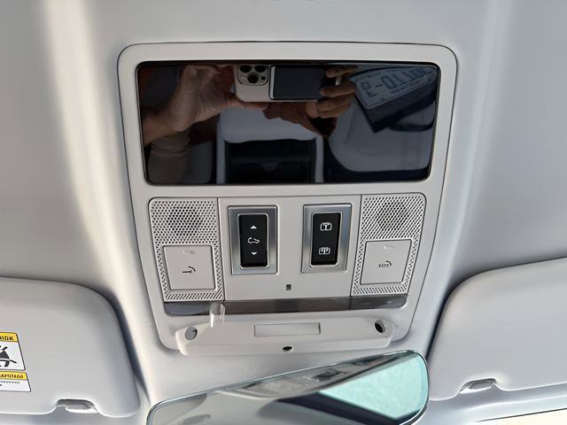 New 2026 Land Rover Defender 110 X-Dynamic SE AWD/4WD image 25