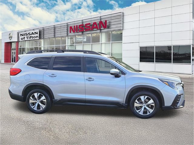 Used 2025 Subaru Ascent Premium image 3