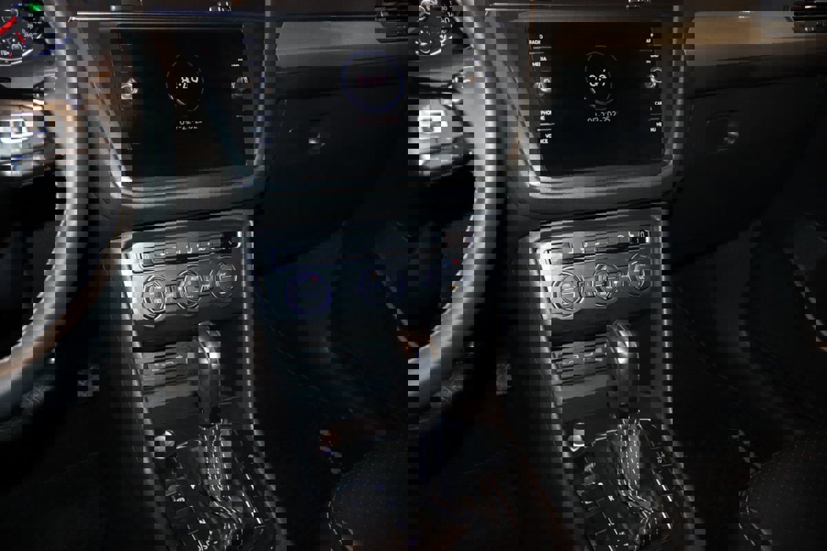 Used 2021 Volkswagen Tiguan SE w/ Panoramic Sunroof Package image 40