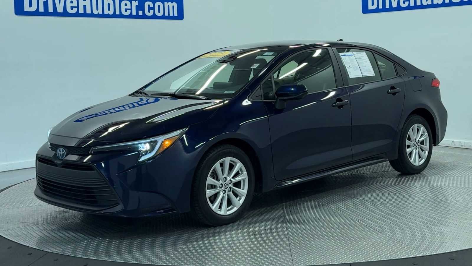 Used 2023 Toyota Corolla LE w/ LE Convenience Package FWD image 4