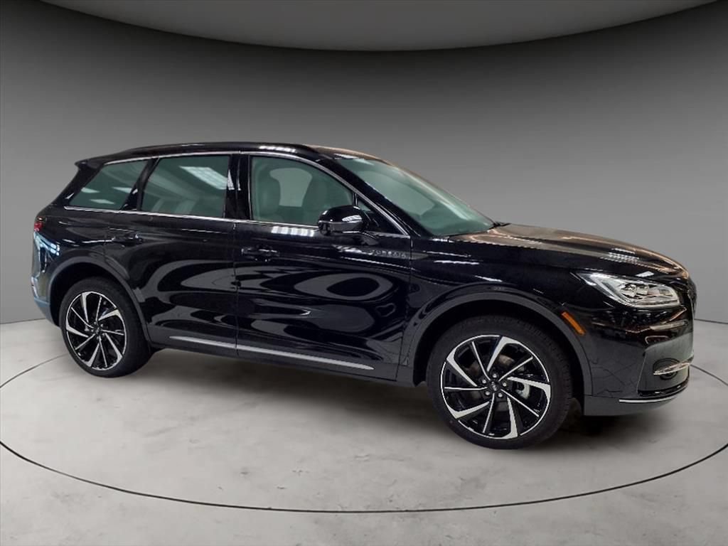 New 2025 Lincoln Corsair Reserve w/ Equipment Group 202A AWD/4WD image 4