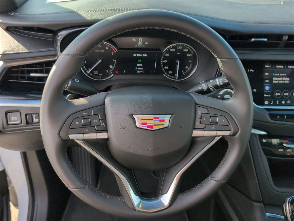 Used 2025 Cadillac XT6 Luxury image 9