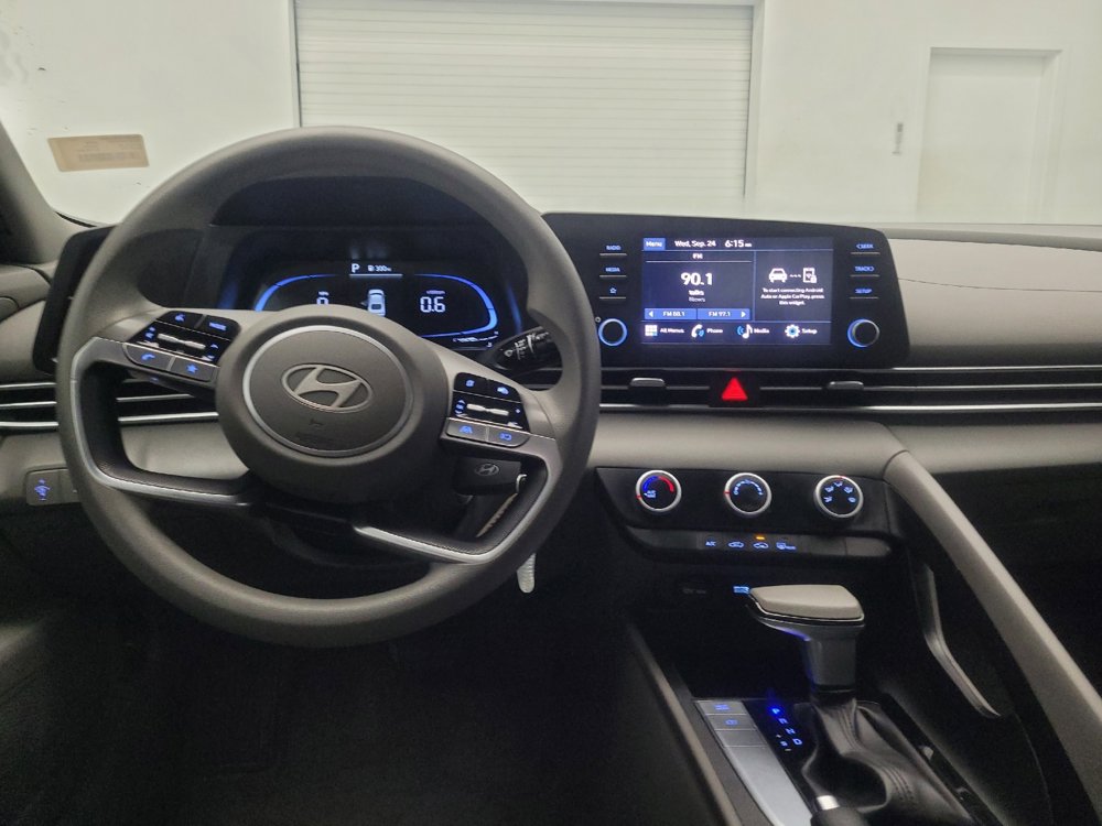 Used 2024 Hyundai Elantra SE image 22