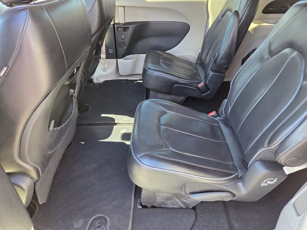 Used 2019 Chrysler Pacifica Limited FWD image 15
