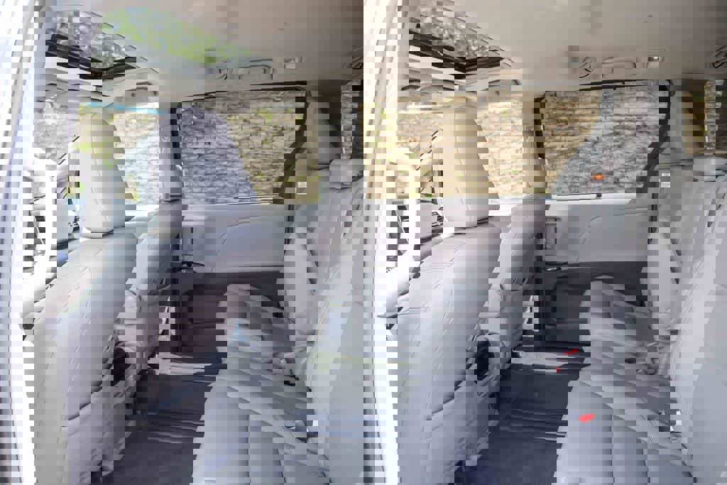 Used 2016 Toyota Sienna XLE image 18