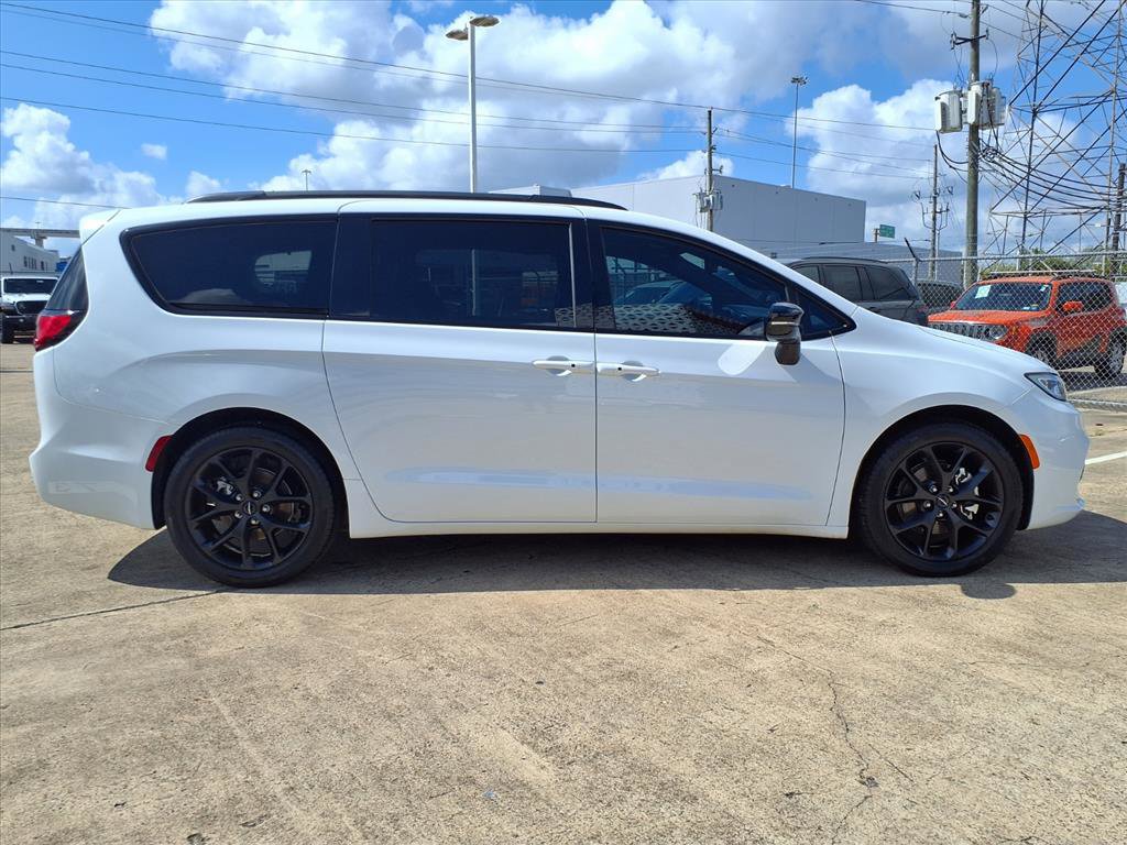 Used 2024 Chrysler Pacifica Limited w/ S Appearance Package image 29