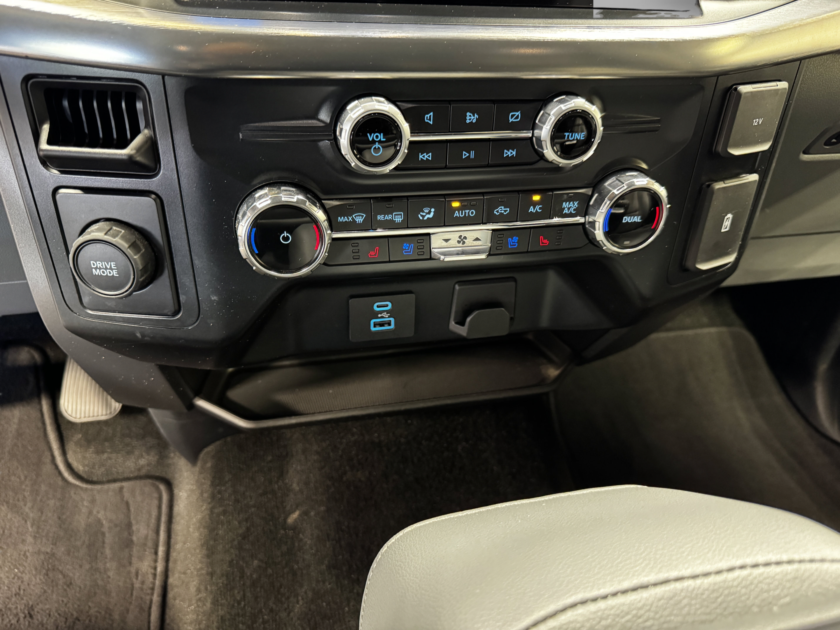 Used 2022 Ford F150 Lariat RWD image 29