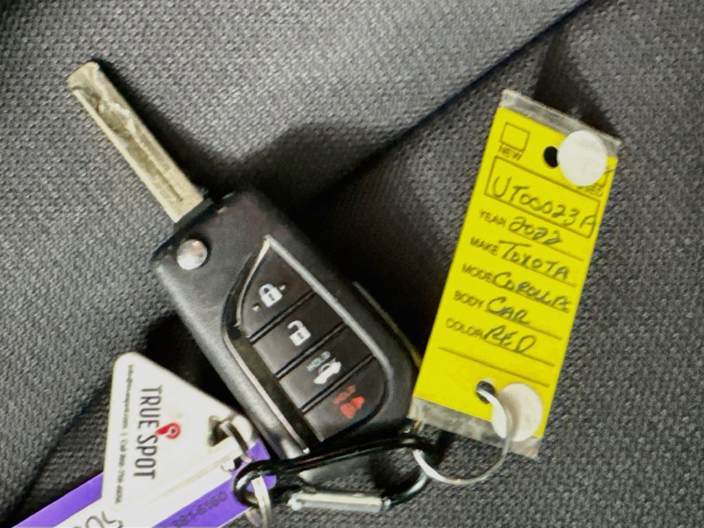Used 2022 Toyota Corolla LE FWD image 31
